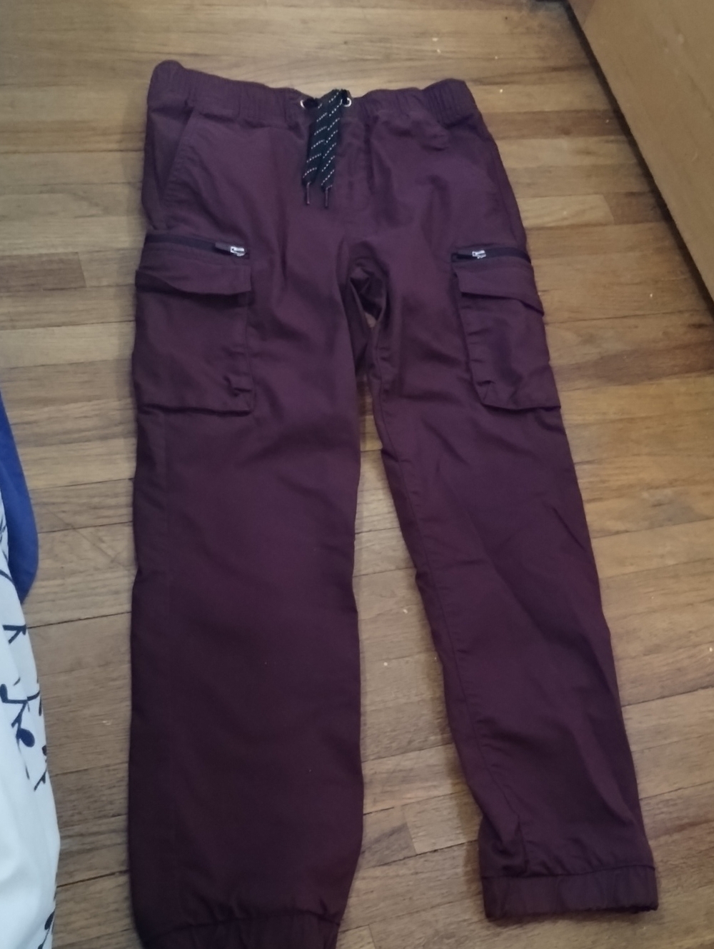 Old Navy Boys Cargo Jogger Pants in Burgundy